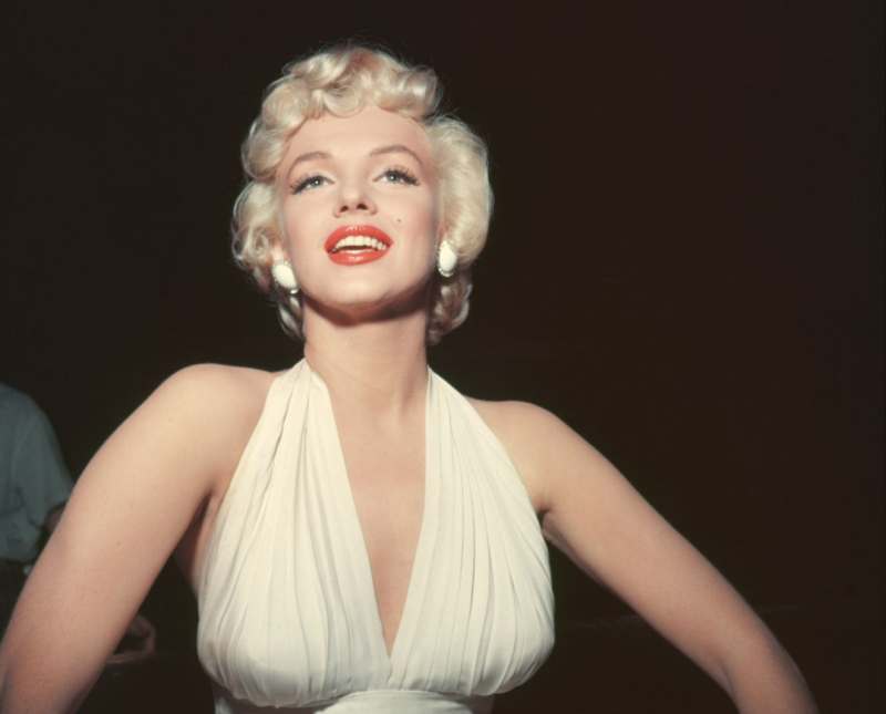 1_Marilyn_in_White_1954_portrait